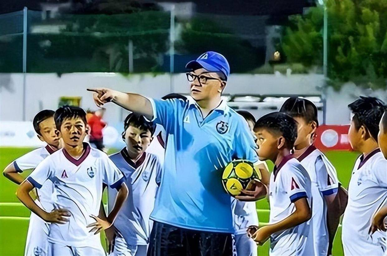 吉鲁担任评论员遭球迷批评,有人呼吁将其撤下世界杯解说席